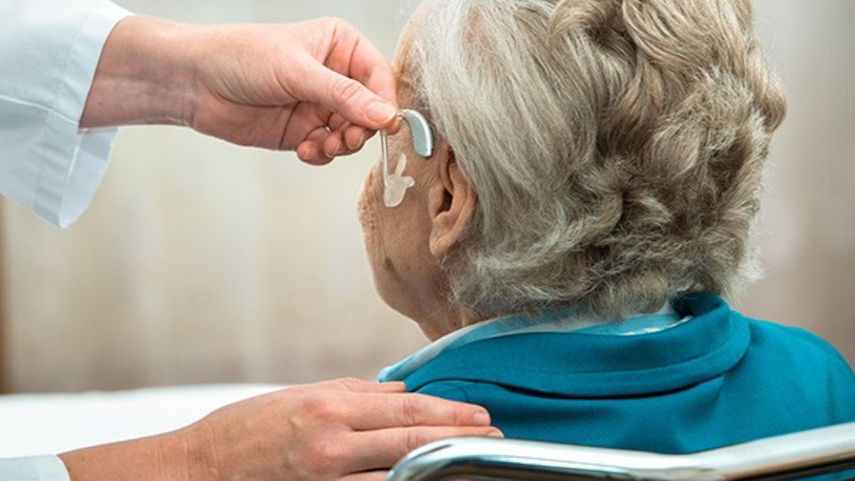 Seniors Hearing Aids: Know About Their Benefits